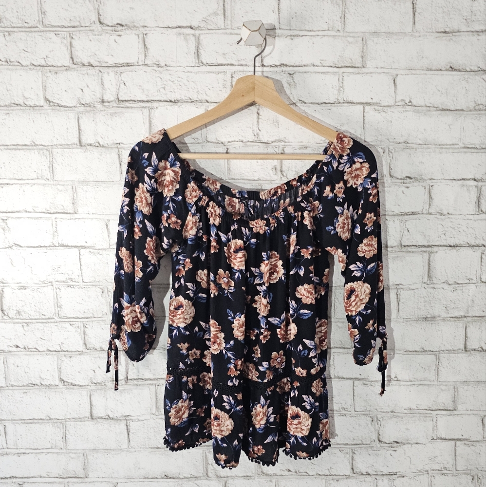 ☆ AEO Navy Floral Top, S ☆